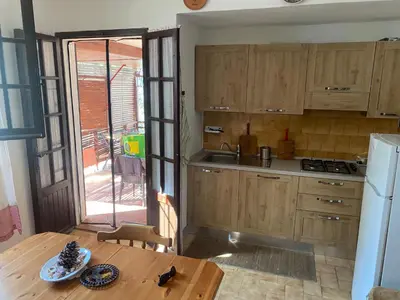 Cucina o angolo cottura di CALA SINZIAS, 150 mt dalla splendida spiaggia
