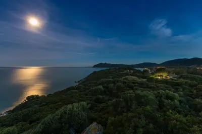 Paesaggio naturale nelle vicinanze della villa