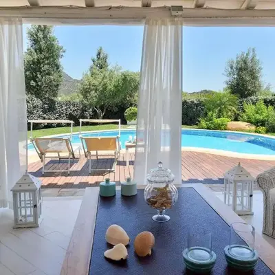 Villa Bougainvillea con piscina e giardino privato a pochi passi dal mare
