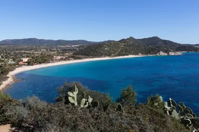 Paesaggio naturale nelle vicinanze della villa