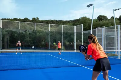 Attività di tennis o squash presso il resort o nelle vicinanze
