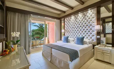 Letto o letti in una camera di Forte Village Resort - Il Castello