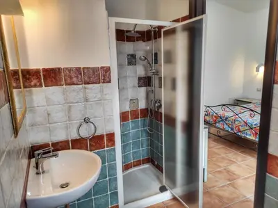 Bagno di STELLA DORADA VACANZE a soli 5 minuti dal mare, le nostre camere offrono tutto il necessario per la tua vacanza