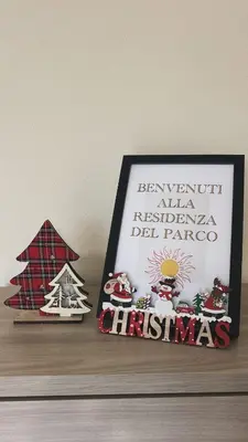 Certificato, attestato, insegna o altro documento esposto da Residenza del Parco