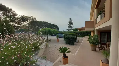 Giardino di Villa Luigi a Poggio dei Pini, alloggio con giardino e posto auto