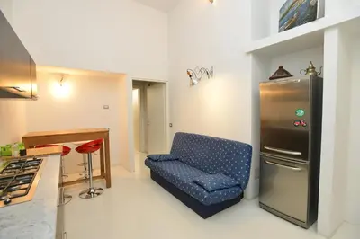 Area soggiorno di IzzHome Dsign
