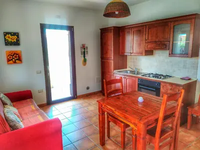 Cucina o angolo cottura di Casa SERENAS, a 5 minuti dal mare con parcheggio, clima e tutto il necessario per la tua vacanza in relax