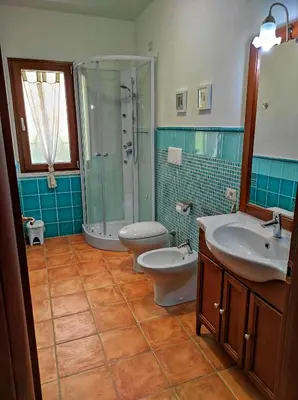Bagno di Casa SERENAS, a 5 minuti dal mare con parcheggio, clima e tutto il necessario per la tua vacanza in relax