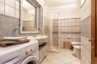 Bagno di Casa Goloritzè