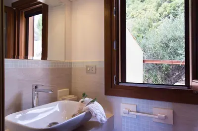 Bagno di Villa Bellavista con piscina privata, vista mare vicino a Villasimius