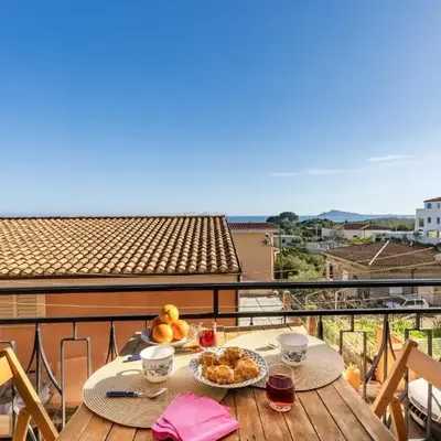 SANTA MARIA NAVARRESE CON GIARDINO E VISTA MARE