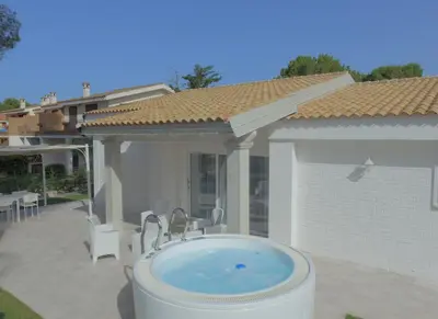 Piscina di IKEBANA VILLAS PORTO PINO BEACH o nelle vicinanze