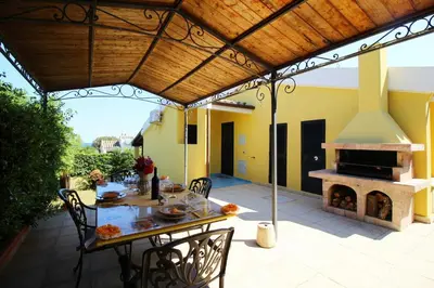 Patio o area all'aperto di Villa Azzurra nel centro di Costa Rei