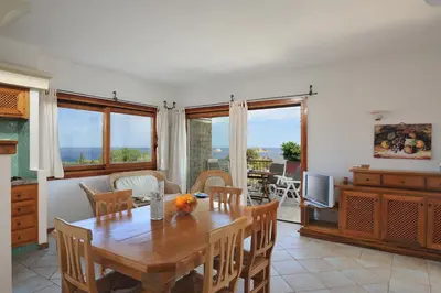 Area soggiorno di Spacious Apartment in Santa Maria Navarrese