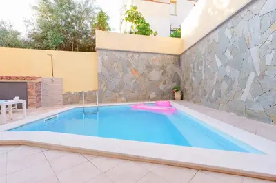 Piscina di exclusive use swimming pool available from 1May to 30 October o nelle vicinanze