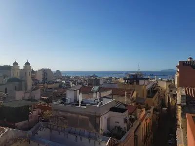 Vista generica sul mare o vista sul mare dall'interno dell'appartamento