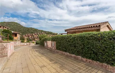 Vista generica sulle montagne o vista sulle montagne dall'interno della casa vacanze