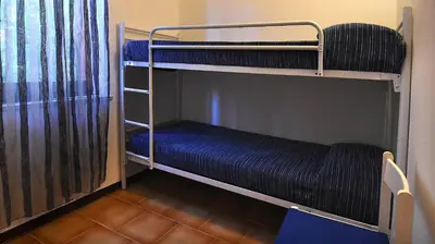 Letto o letti a castello in una camera di Residence Il Vascello