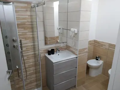 Bagno di CAMERA con BAGNO 2 pers PARCHEGGIO