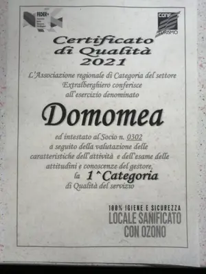 Certificato, attestato, insegna o altro documento esposto da Domomea