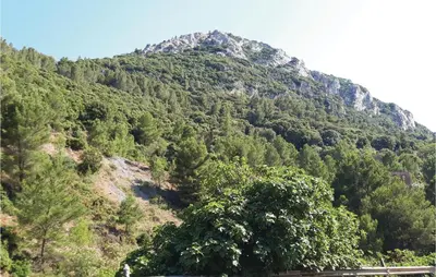 Vista generica sulle montagne o vista sulle montagne dall'interno dell'appartamento