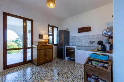 Cucina o angolo cottura di su mari su entu Isola di Sant'Antioco villa con accesso diretto al mare