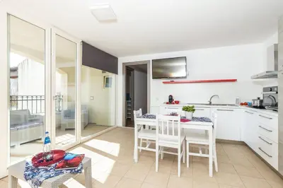 Cucina o angolo cottura di APPARTAMENTI GAIMARO' a 50 m dalla spiaggia