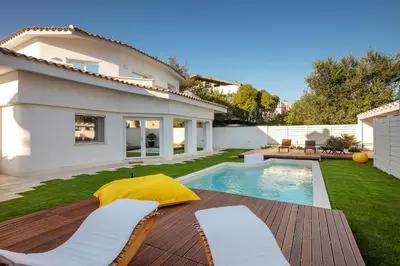 Piscina di La Porta sulla spiaggia Casa vacanze o nelle vicinanze