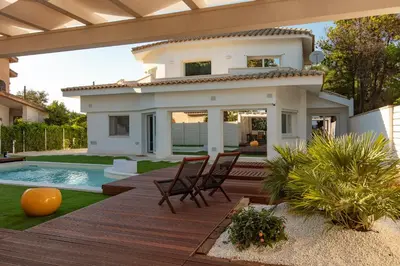 Piscina di La Porta sulla spiaggia Casa vacanze o nelle vicinanze