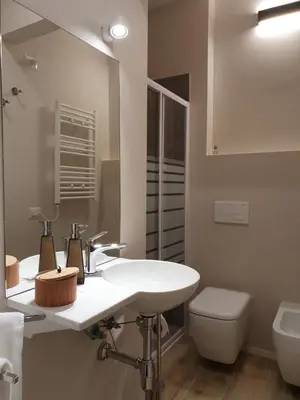 Bagno di Interno 6 via Cugia 5