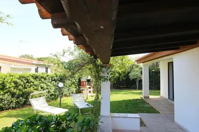 Giardino di Villa Caterina a pochi passi dalla spiaggia con 3 Camere e Giardino Privato