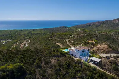 Paesaggio naturale nelle vicinanze della villa