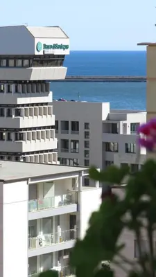 Vista generica sul mare o vista sul mare dall'interno dell'affittacamere