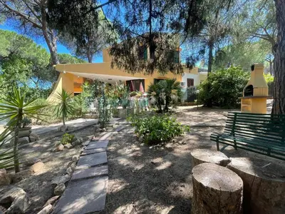 Giardino di Villa Ginepro Sardegna Santa Margherita di Pula mare blu