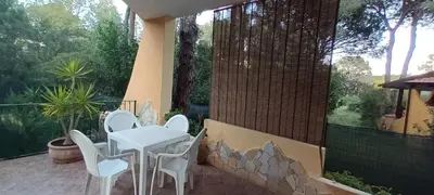 Giardino di Villa Ginepro Sardegna Santa Margherita di Pula mare blu