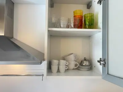 Cucina o angolo cottura di La chiocciola Villasimius appartamento confort, parking gratuito, fronte bus Arst, navetta mare e postazione noleggio monopattini elettrici