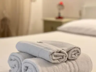 Letto o letti in una camera di La chiocciola Villasimius appartamento confort, parking gratuito, fronte bus Arst, navetta mare e postazione noleggio monopattini elettrici