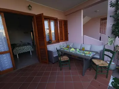 Area soggiorno di Villetta con giardino in Residence IN CENTRO