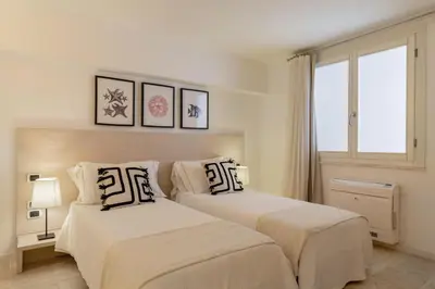 Letto o letti in una camera di Villa Gelsomino a soli 500 mt dal mare con piscina privata e vista mare