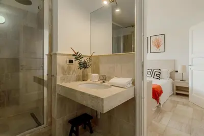 Bagno di Villa Gelsomino a soli 500 mt dal mare con piscina privata e vista mare