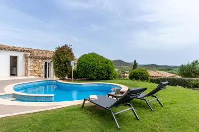 Piscina di Villa Gelsomino a soli 500 mt dal mare con piscina privata e vista mare o nelle vicinanze