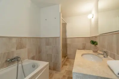 Bagno di Villa Gelsomino a soli 500 mt dal mare con piscina privata e vista mare