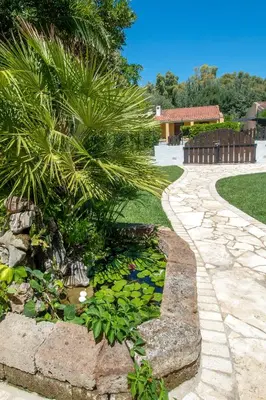 Giardino di CASA ZEN A GEREMEAS
