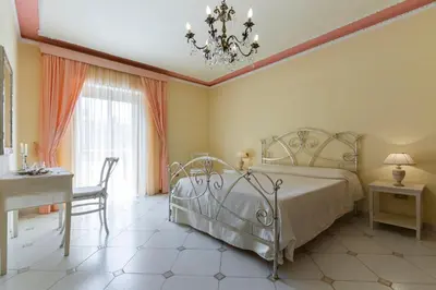 Letto o letti in una camera di Four Rooms