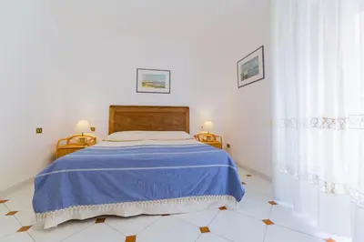 Letto o letti in una camera di Four Rooms