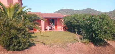 Vista generica sulle montagne o vista sulle montagne dall'interno della casa vacanze