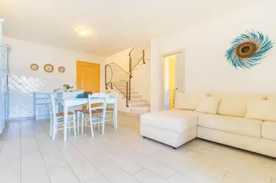 Area soggiorno di Pavoncelle - Appartamento a Villasimius con giardino privato a pochi passi dal mare