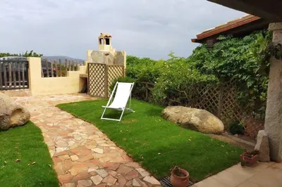 Giardino di Villa ALBERTA - Villasimius, spiaggia di Campus