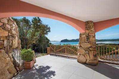 Paesaggio naturale nelle vicinanze della villa
