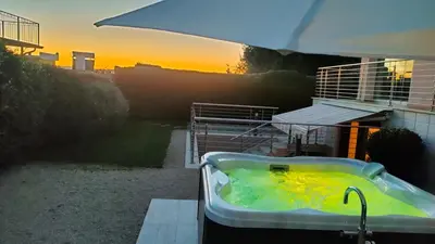 Alba o tramonto visti dall'interno della casa vacanze o dai dintorni